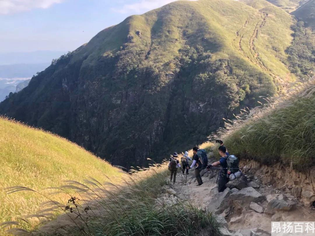 去哪里旅游人比较少（国庆去哪儿玩人少）